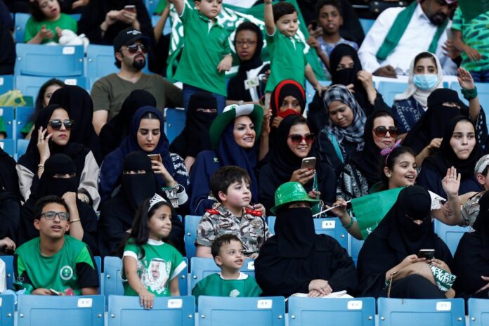 السعودية تسمح للمرأة بدخول استاد رياضي لأول مرة في اليوم الوطني