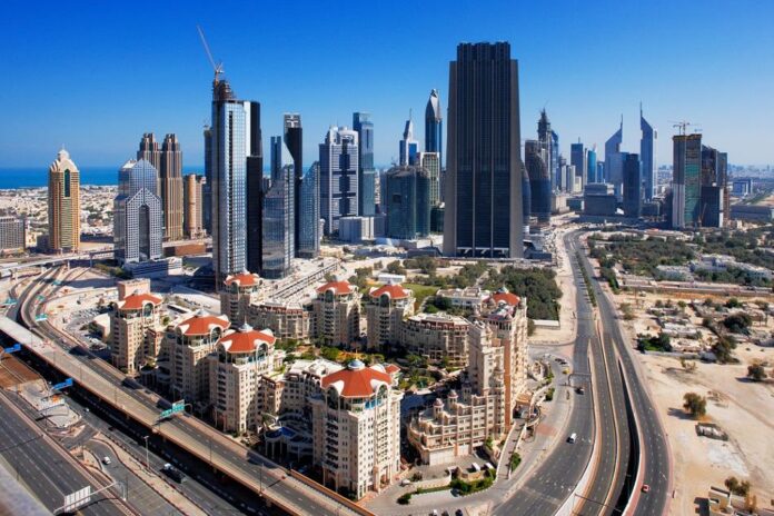 سوق الأسهم في دبي ينخفض بسبب هبوط أسعار النفط